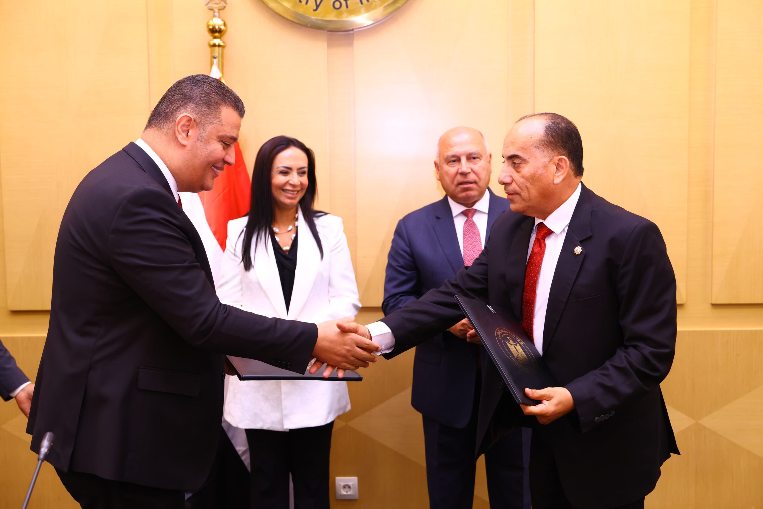 وزير الصناعة والنقل ووزيرة التضامن الاجتماعي يشهدان توقيع بروتوكول تعاون لرعاية المسنين المحالين للتقاعد من وزارة الصناعة