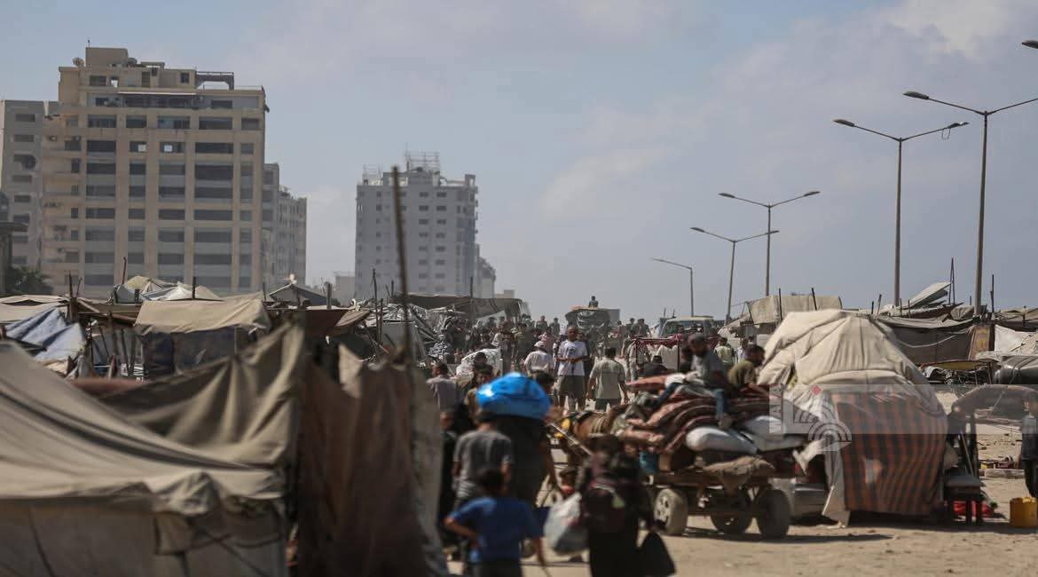 مواطنون يواصلون النزوح باتجاه الجنوب تحت وطأة القصـف الإسـرائيلي العنيف على مدينة غـزة