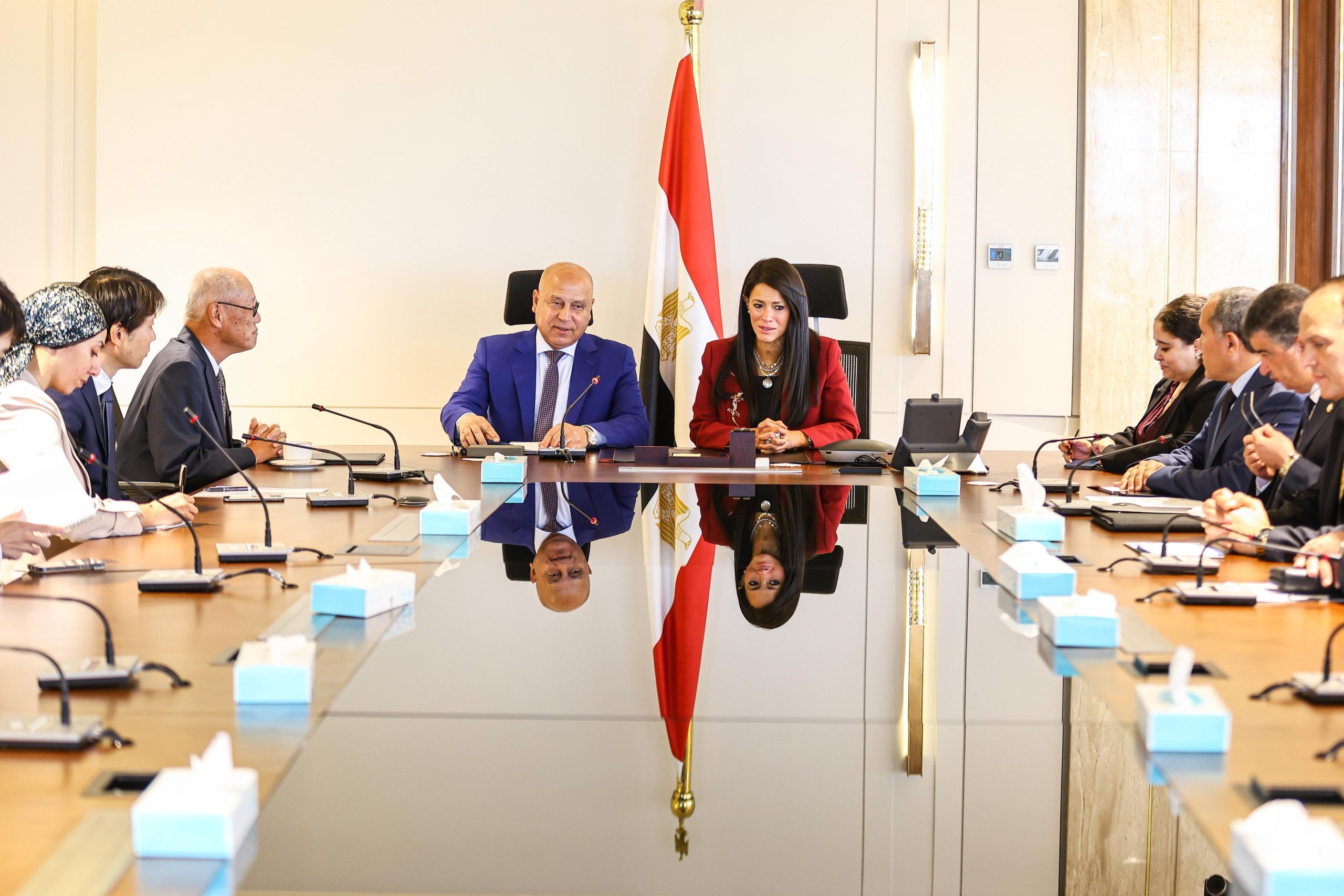وزير الصناعة والنقل يوقع مع الممثل الرئيسي لمكتب الجايكا بالقاهرة،الاتفاقية التمويلية  الخاصة بالشريحة الرابعة من المرحلة الأولى للخط الرابع للمترو