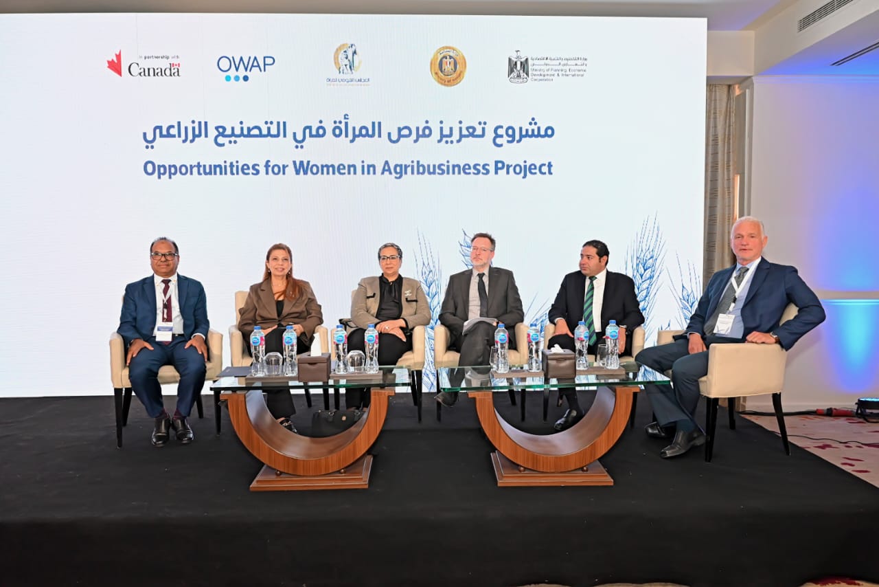 المديرة التنفيذية لصندوق دعم الصناعات الريفية والبيئية تشارك في فعاليات الحفل الختامي لمشروع "تعزيز فرص المرأة في التصنيع الزراعي