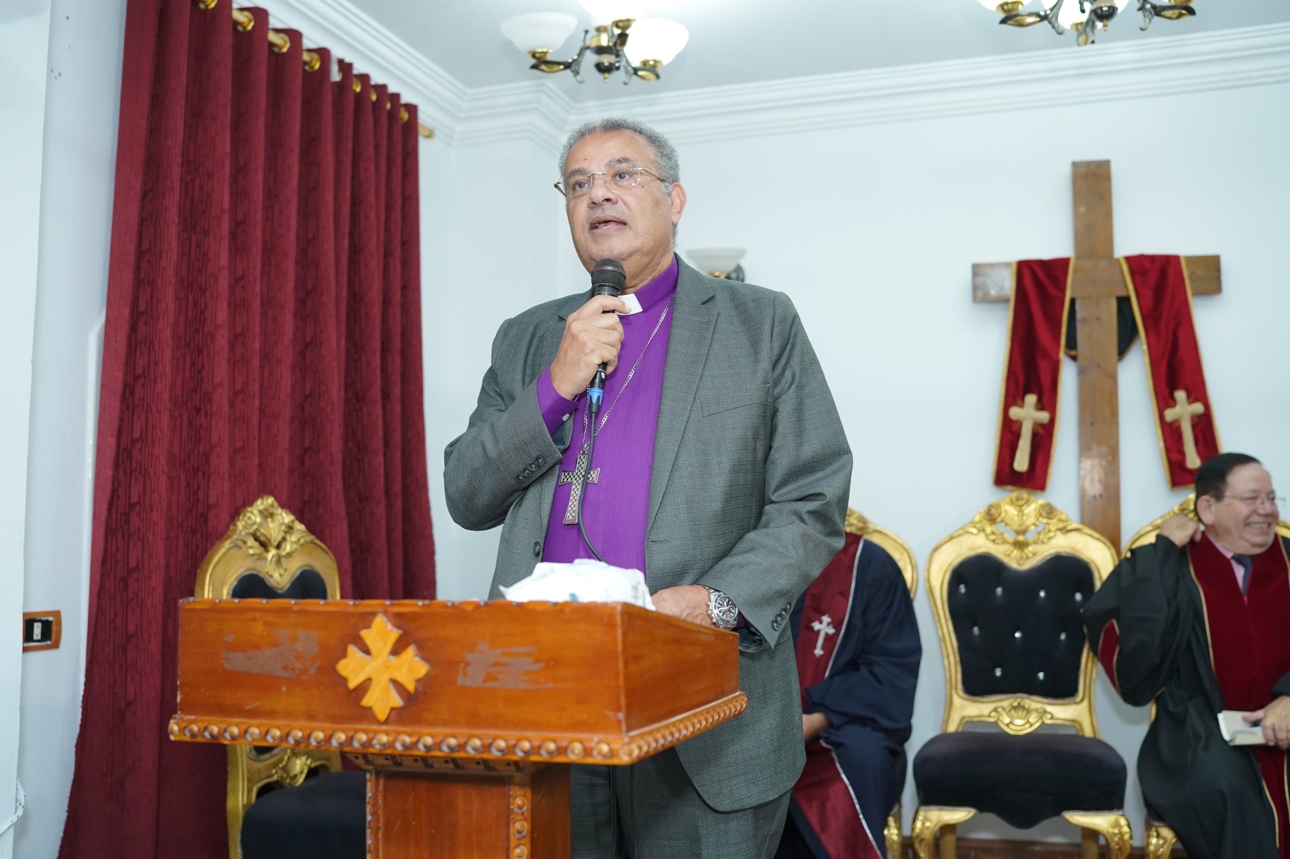 رئيس الطائفة الإنجيلية يشهد احتفال تنصيب القس بيتر منير راعيًا للكنيسة الإنجيلية بالسنبلاوين