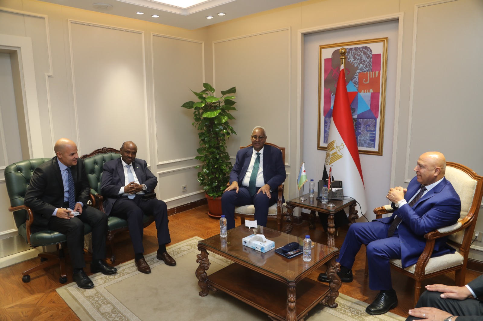وزير الصناعة والنقل  يستقبل رئيس سلطة الموانئ والمناطق الحرة والسفير الجيبوتي بالقاهرة لبحث تدعيم التعاون المشترك في مجالي النقل والصناعة