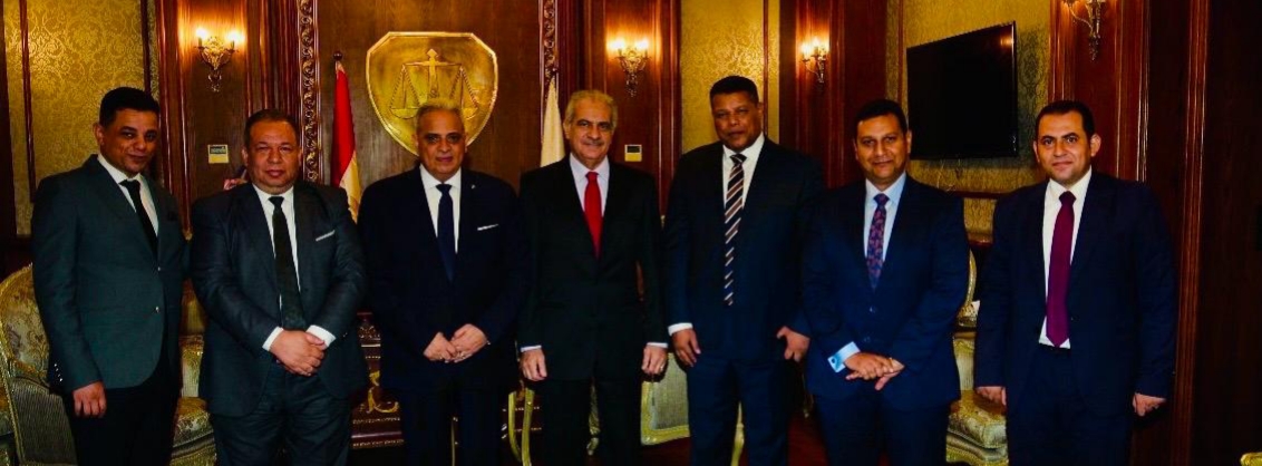رئيس نادي قضاة مصرو رئيس جامعة أسوان يوقعان بروتوكول تعاون لتنفيذ برامج الماجستير والدكتوراه المهنية في إدارة الأعمال بكلية التجارة