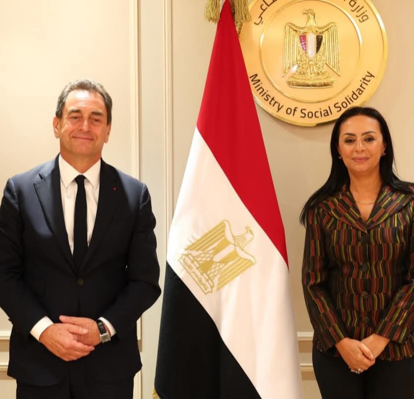 وزيرة التضامن الاجتماعي تلتقي السفير الفرنسي بالقاهرة