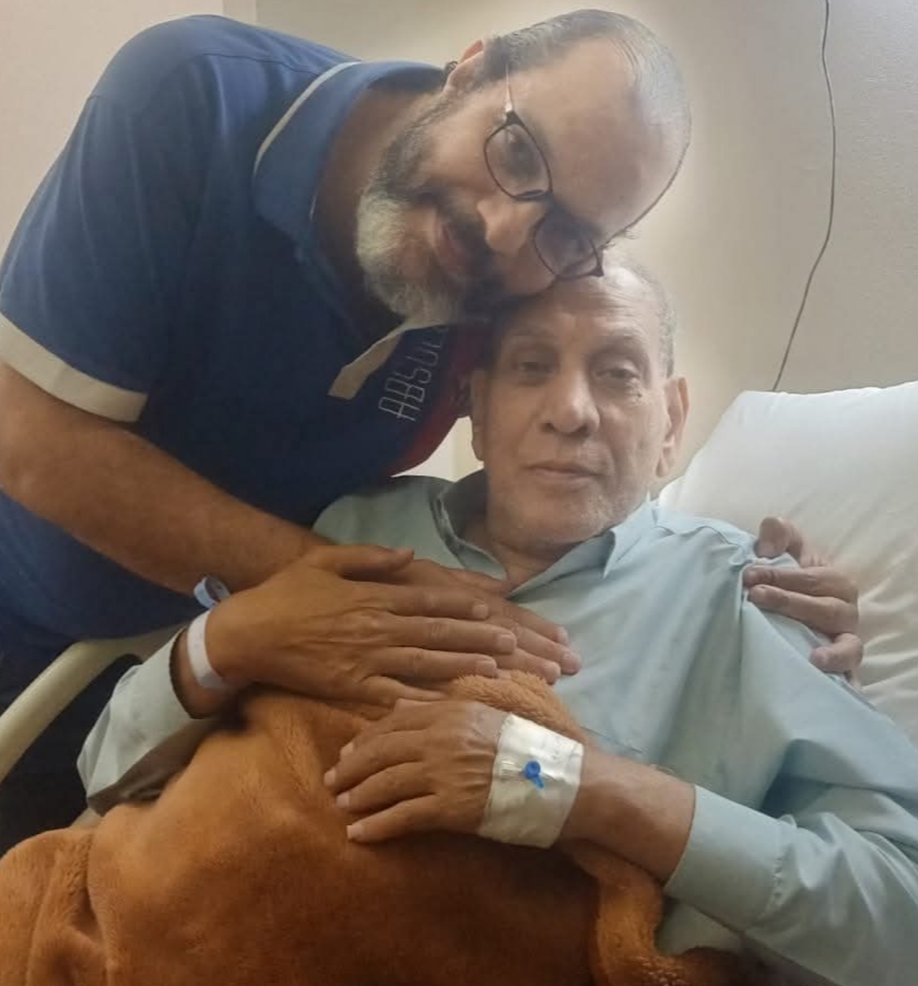 الفنان منير مكرم خرج من المستشفى عائدا إلى منزله مع استكمال علاجه
