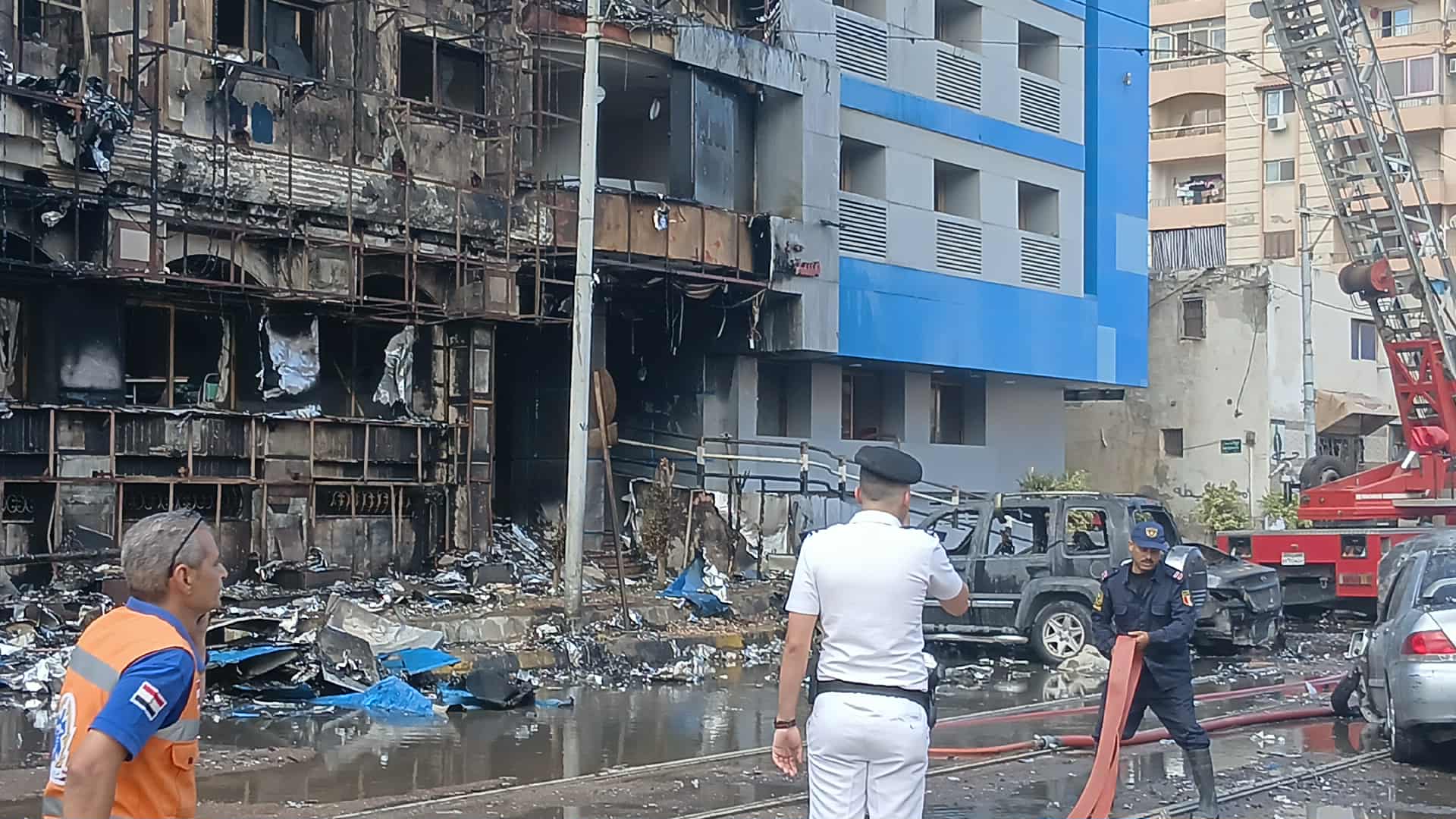 تفحم 3 سيارات فى حريق مستشفى بالإسكندرية وإخلاء جميع المرضى