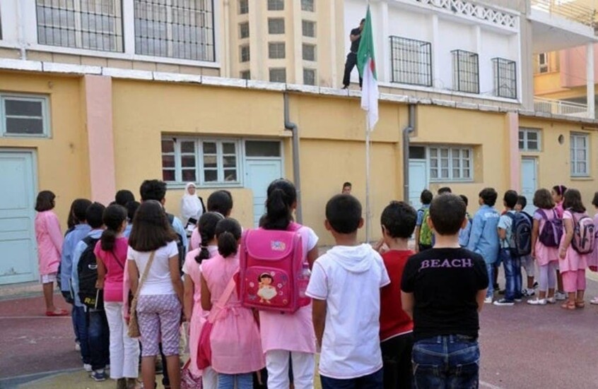 فصول جزائرية تتحول إلى "استوديوهات تيك توك".. والمراهقون يثيرون الجدل