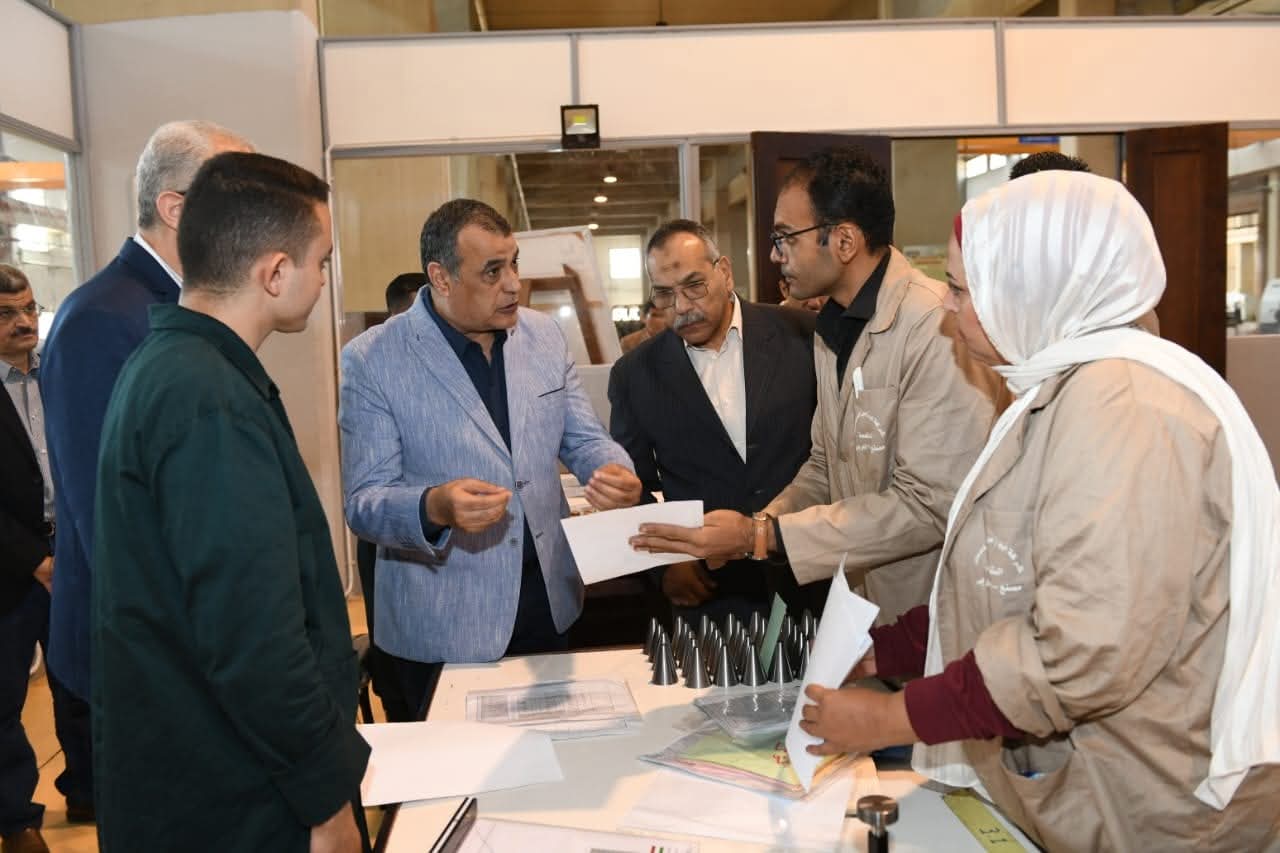 وزير الدولة للإنتاج الحربي يتابع مراحل التصنيع بشركة أبو زعبل للصناعات المتخصصة (مصنع 300 الحربي)