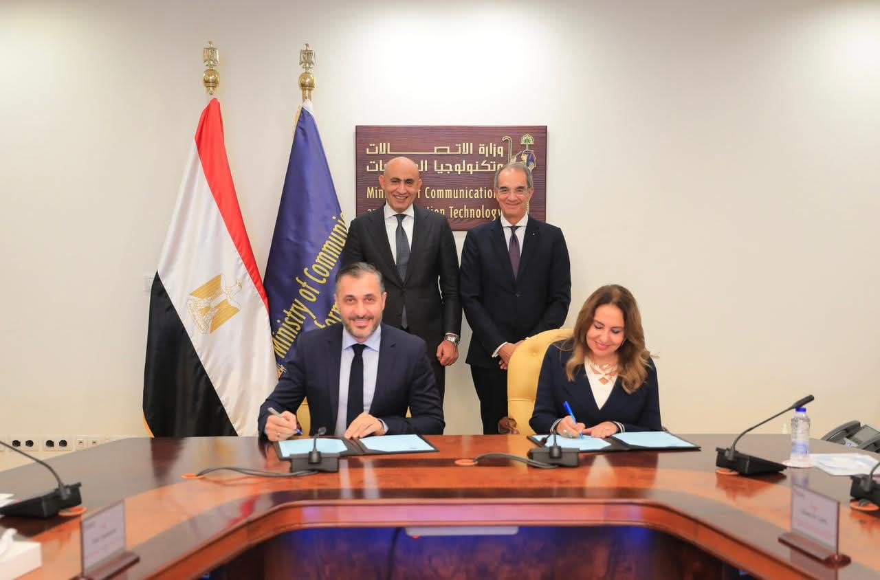 وزيرا الاتصالات والتربية والتعليم يشهدان توقيع مذكرة تفاهم بين وزارة الاتصالات وشركة " إتش بى - مصر" لتنفيذ البرنامج العالمي في مدارس WE للتكنولوجيا التطبيقية بجميع محافظات الجمهورية
