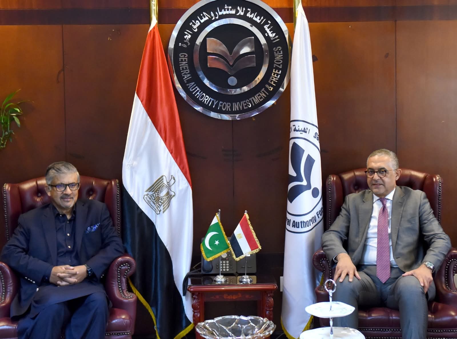 استثمارات باكستانية مرتقبة في قطاعات الأدوية والملابس الجاهزة والهواتف المحمولة وتكنولوجيا المعلومات وأواني الطهي والدراجات الكهربائية وإعادة تدوير البطاريات