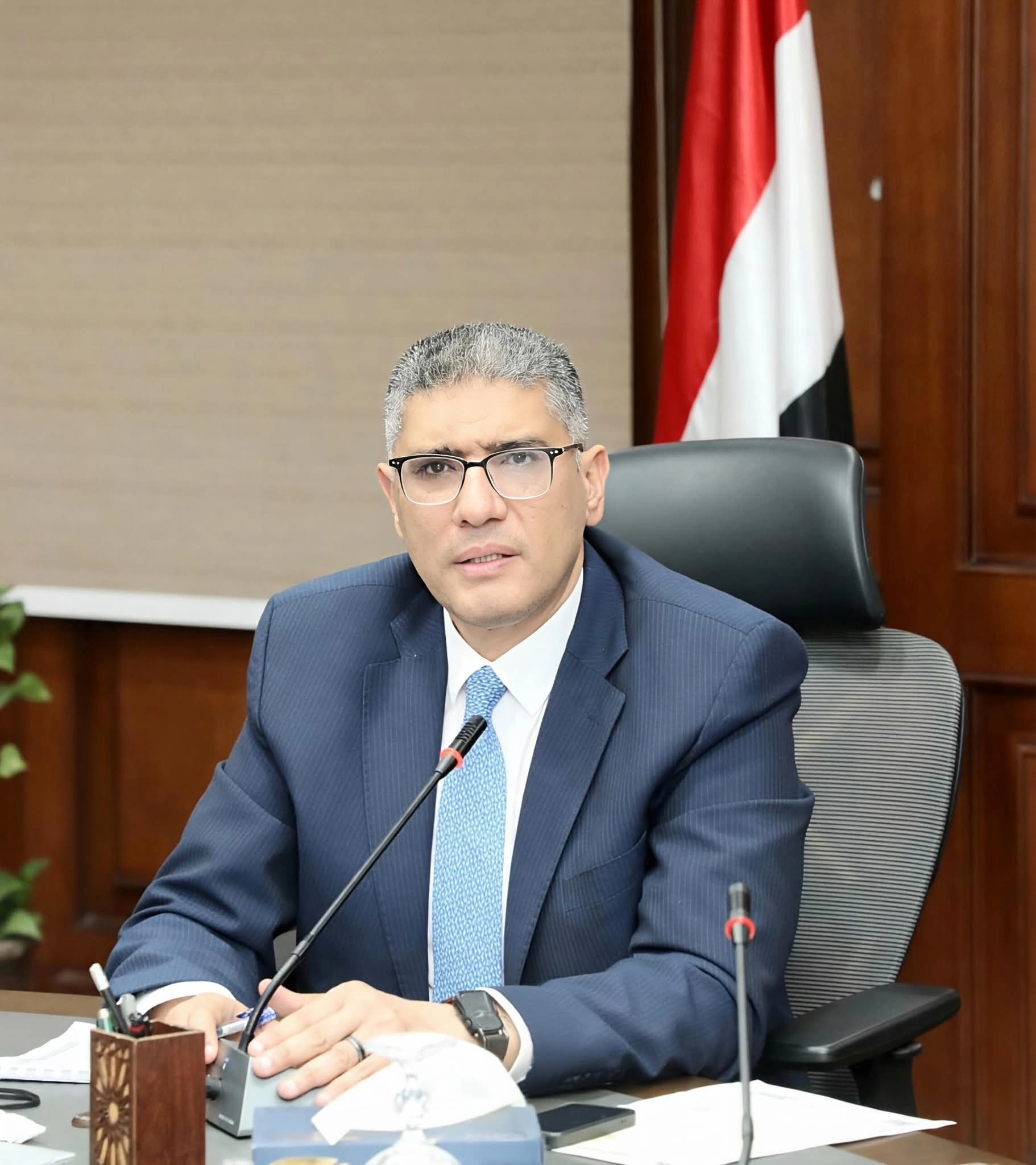 محافظ الجيزة يوجه بترقيم مركبات "التوك توك" لضبط المنظومة والتعامل مع السلوكيات الخاطئة