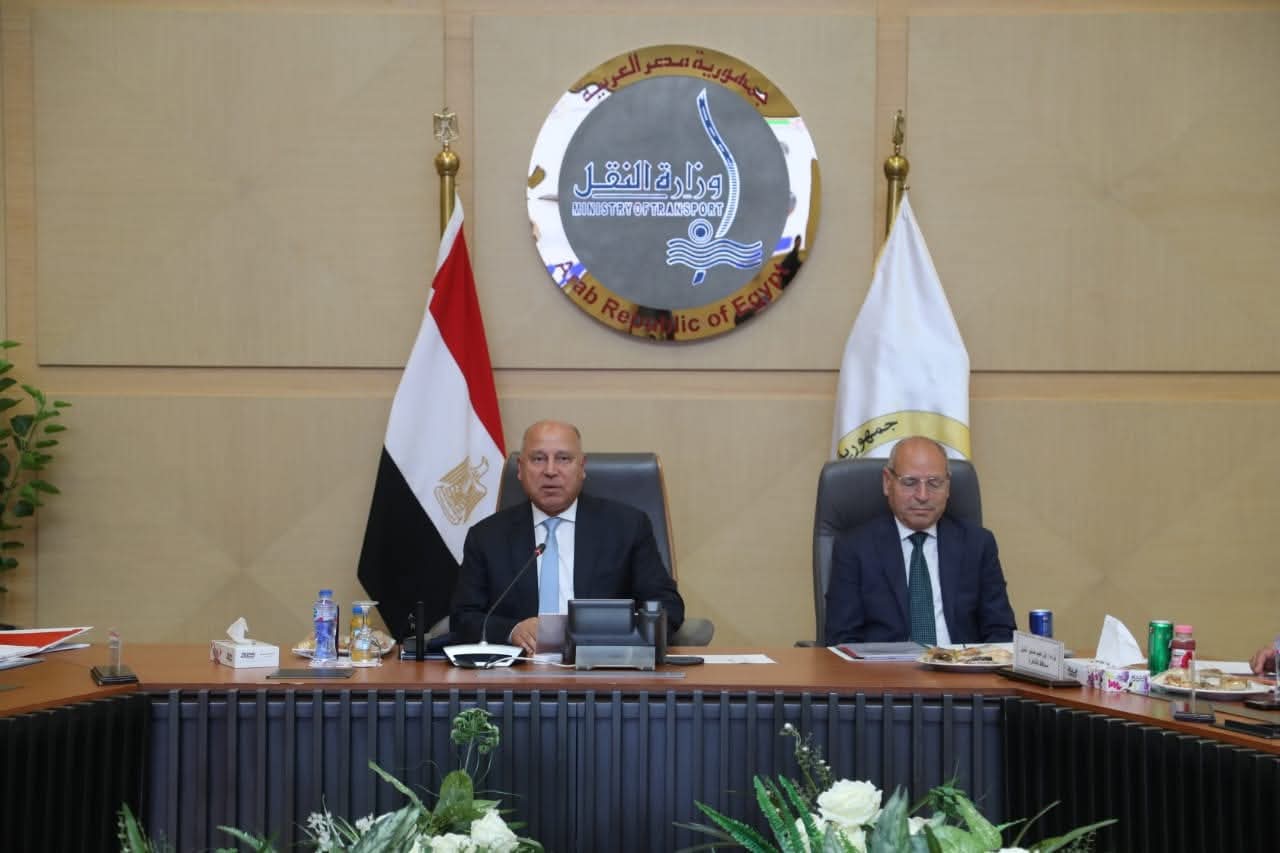 وزير الصناعة والنقل يبحث مع مصنعي الأسمنت استمرار تراجع الأسعار وزيادة القدرات الإنتاجية وتشغيل الخطوط المتوقفة
