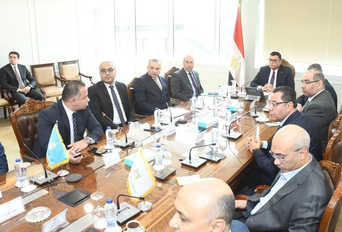 وزير الإسكان يعقد اجتماعاً لبحث ملف تشغيل مشروع حدائق تلال الفسطاط