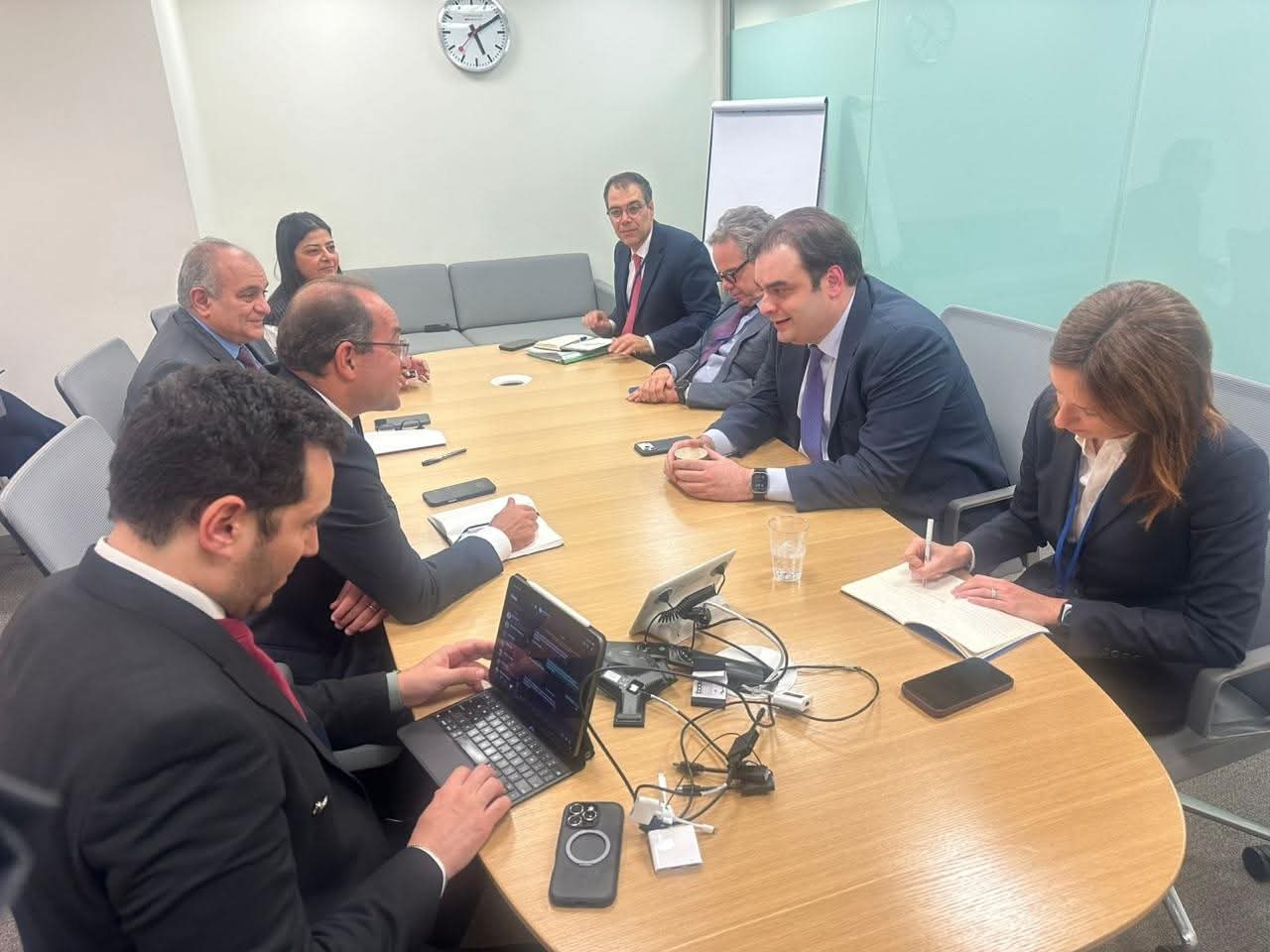 وزير المالية.. في لقائه مع نظيره اليوناني بواشنطن: تعزيز التعاون الثنائي وتبادل الخبرات والرؤى فى السياسات المالية بمصر واليونان