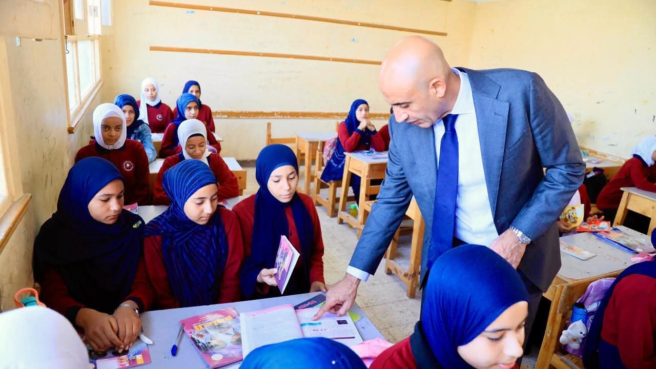 وزير التربية والتعليم يواصل جولاته الميدانية فى محافظات الصعيد ويزور عددًا من المدارس بمحافظة سوهاج لمتابعة سير العملية التعليمية