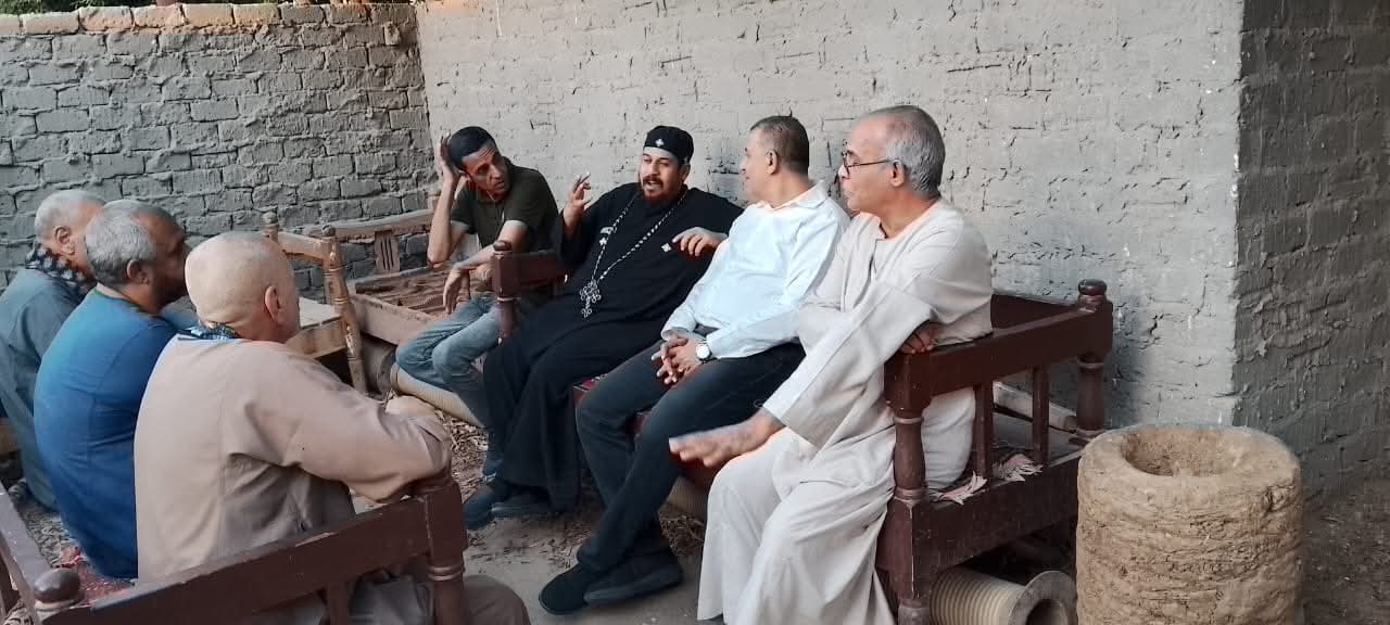 المرشح حسام مصطفى يزور القس أنطون قسيس بكنيسة علوان تأكيدًا على روح الوحدة الوطنية