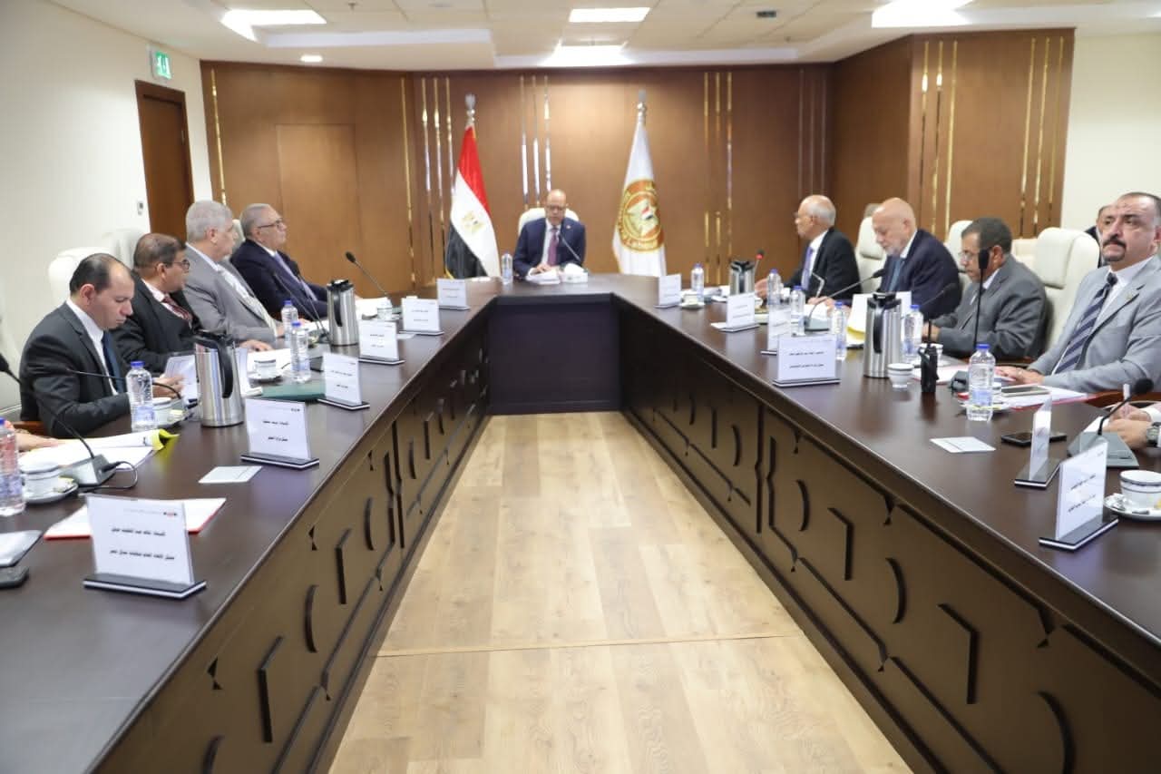 مجلس إدارة صندوق إعانات الطوارئ للعمال: 2 مليار و379 مليونًا و500 ألف جنيه .. لـ441 ألف عامل في 3999 منشأة