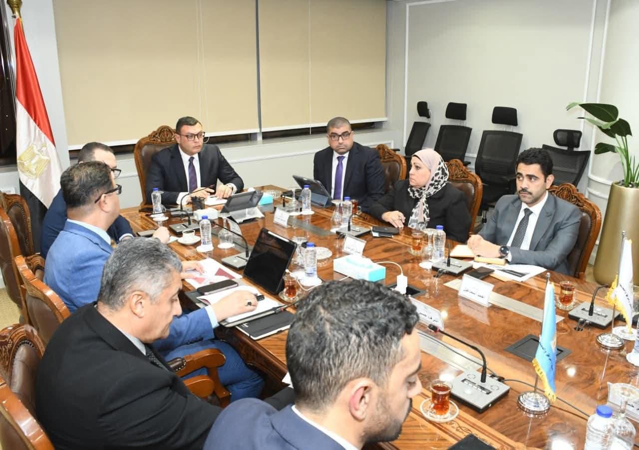 وزير الإسكان يتابع سير العمل بقطاع التخطيط والمشروعات بهيئة المجتمعات العمرانية وموقف طرح الفرص الاستثمارية بالمدن الجديدة