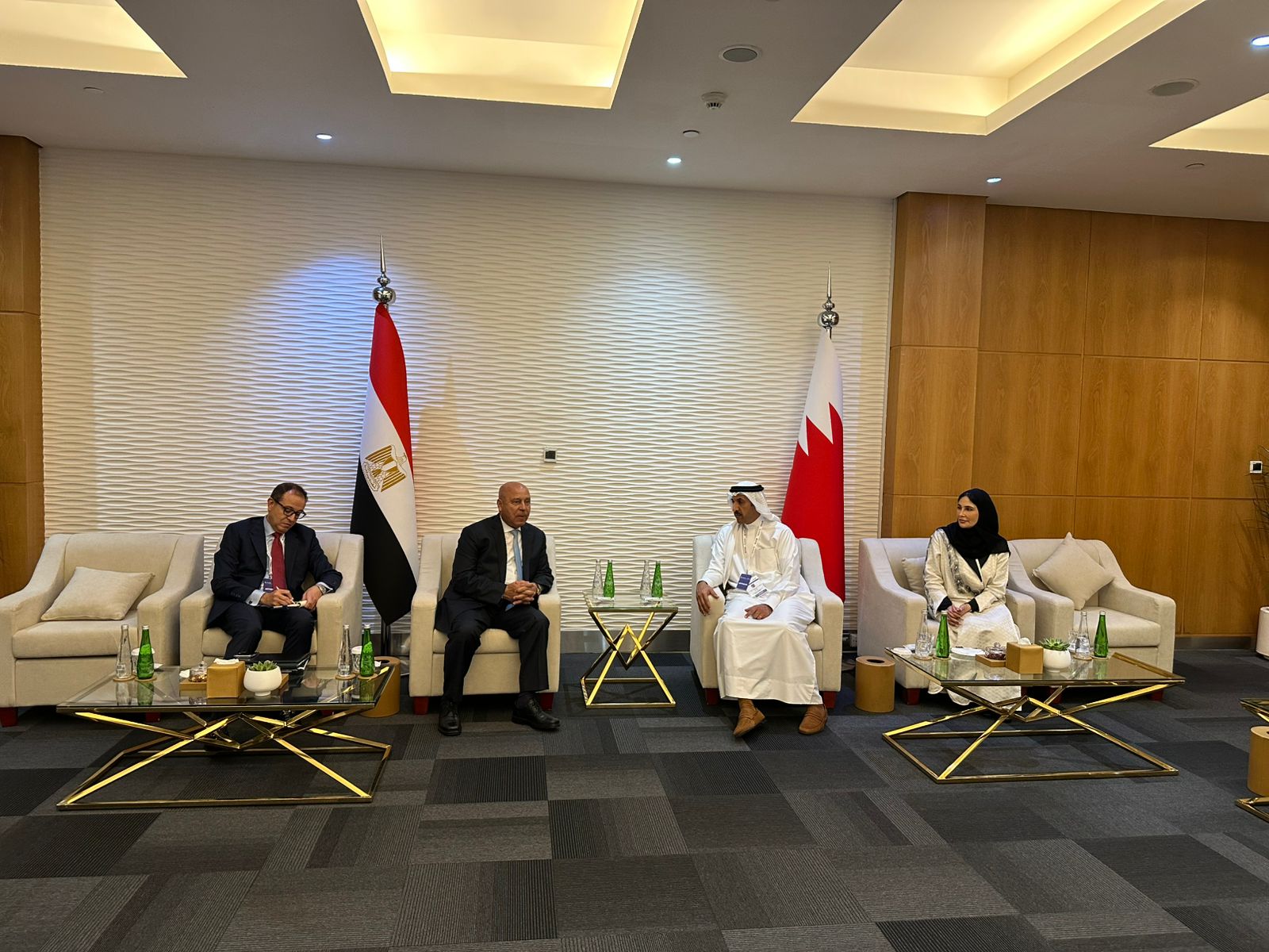وزير الصناعة والنقل يلتقي وزير النقل والمواصلات والاتصالات البحريني لبحث تدعيم التعاون المشترك بين الجانبين في مجالات النقل