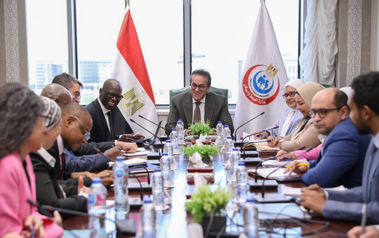 نائب رئيس مجلس الوزراء ووزير الصحة يستقبل نائب رئيس البنك الدولي لمنطقة الشرق الأوسط وشمال إفريقيا لتعزيز التعاون في مجالي الصحة والتنمية البشرية