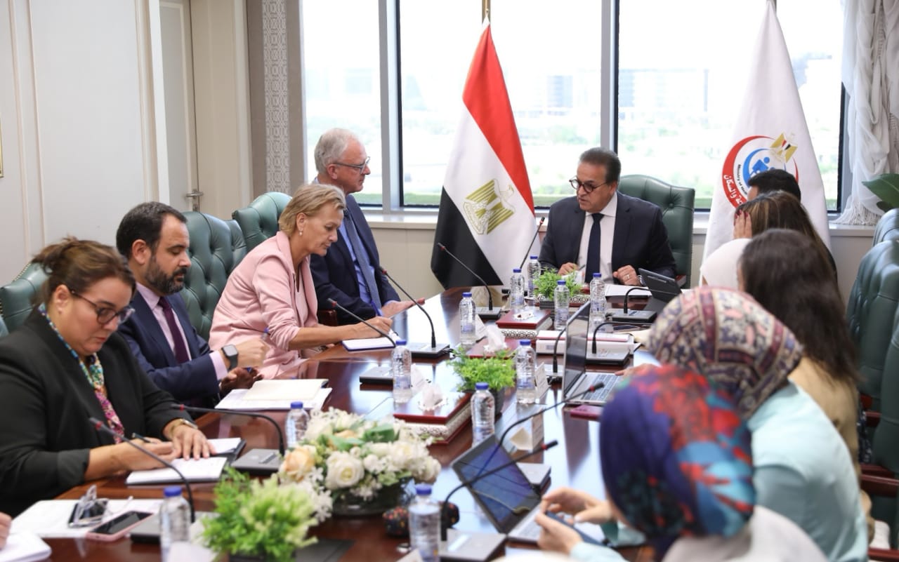 وزير الصحة يبحث مع المدير التنفيذي لوكالة الاتحاد الأوروبي للمخدرات سبل التعاون في مكافحة المخدرات وعلاج الإدمان