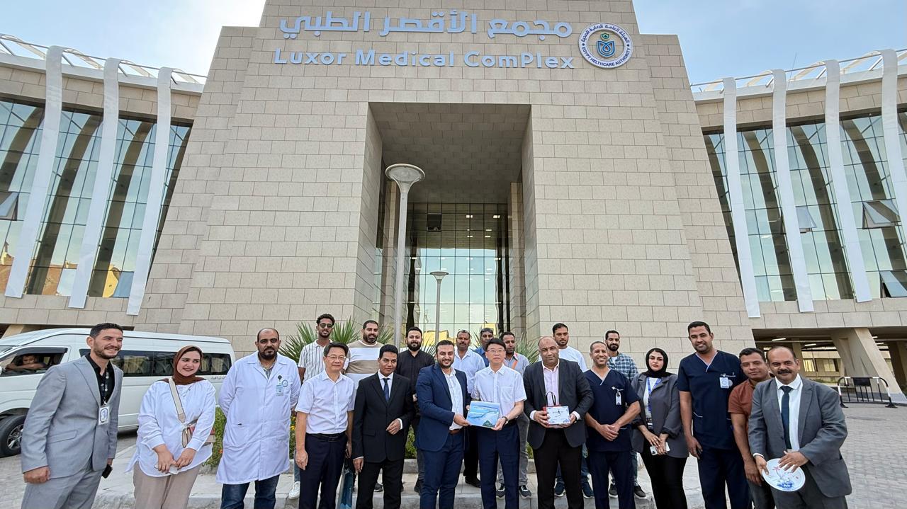 وفد رفيع المستوى من مقاطعة جيانغشي الصينية يزور مجمع الأقصر الطبي الدولي التابع لهيئة الرعاية الصحية بالأقصر
