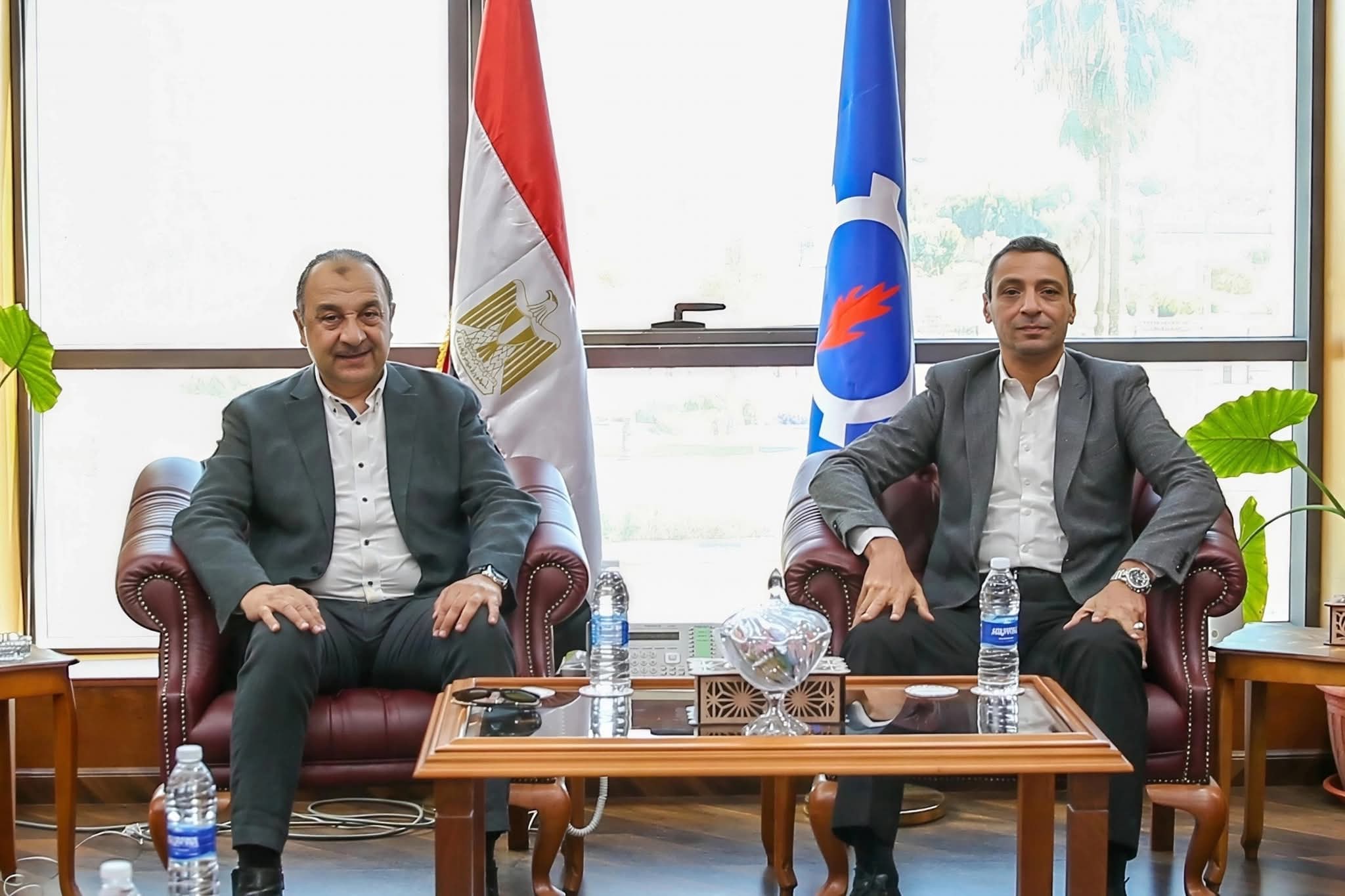 خلال جولته الميدانية في السويس.. وزير قطاع الأعمال العام يلتقي محافظ السويس لبحث تعزيز التعاون والتنمية الصناعية والسياحية