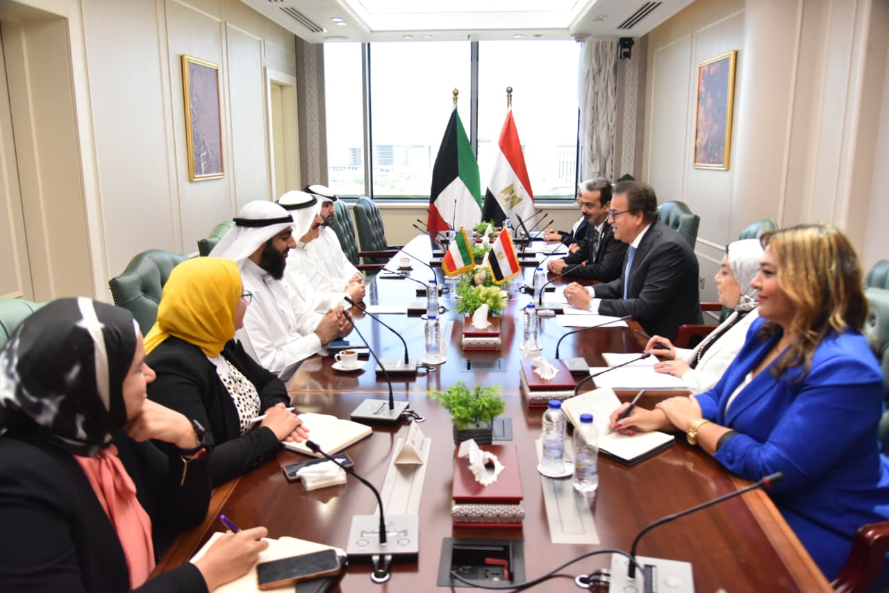 وزير الصحة يبحث مع وزير الصحة الكويتي سبل تعزيز التعاون الصحي المشترك