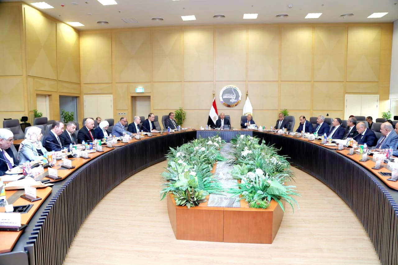 نائب رئيس مجلس الوزراء للتنمية الصناعية وزير الصناعة والنقل يترأس أعمال الجمعية العمومية العادية لشركة الاتحاد العربي للنقل البري والسياحة "سوبر جيت