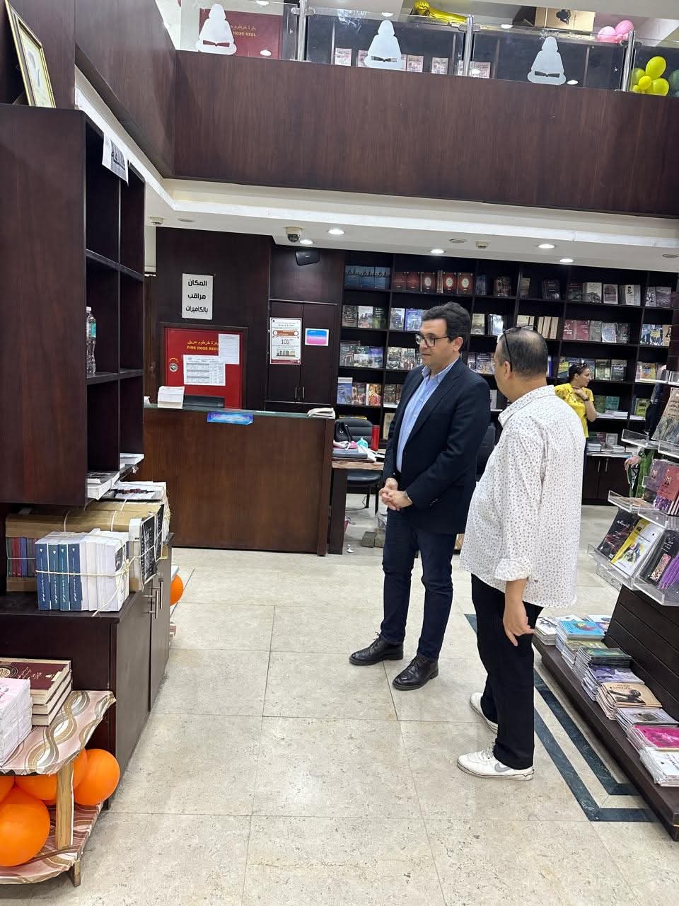 وزير الثقافة يتفقد مكتبة “شريف” التابعة للهيئة المصرية العامة للكتاب ويوجّه بإطلاق صالون ثقافي دوري وحفلات توقيع لاستقطاب محبي القراءة ودراسة احتياجات الفئات الأكثر إقبالًا على المكتبة