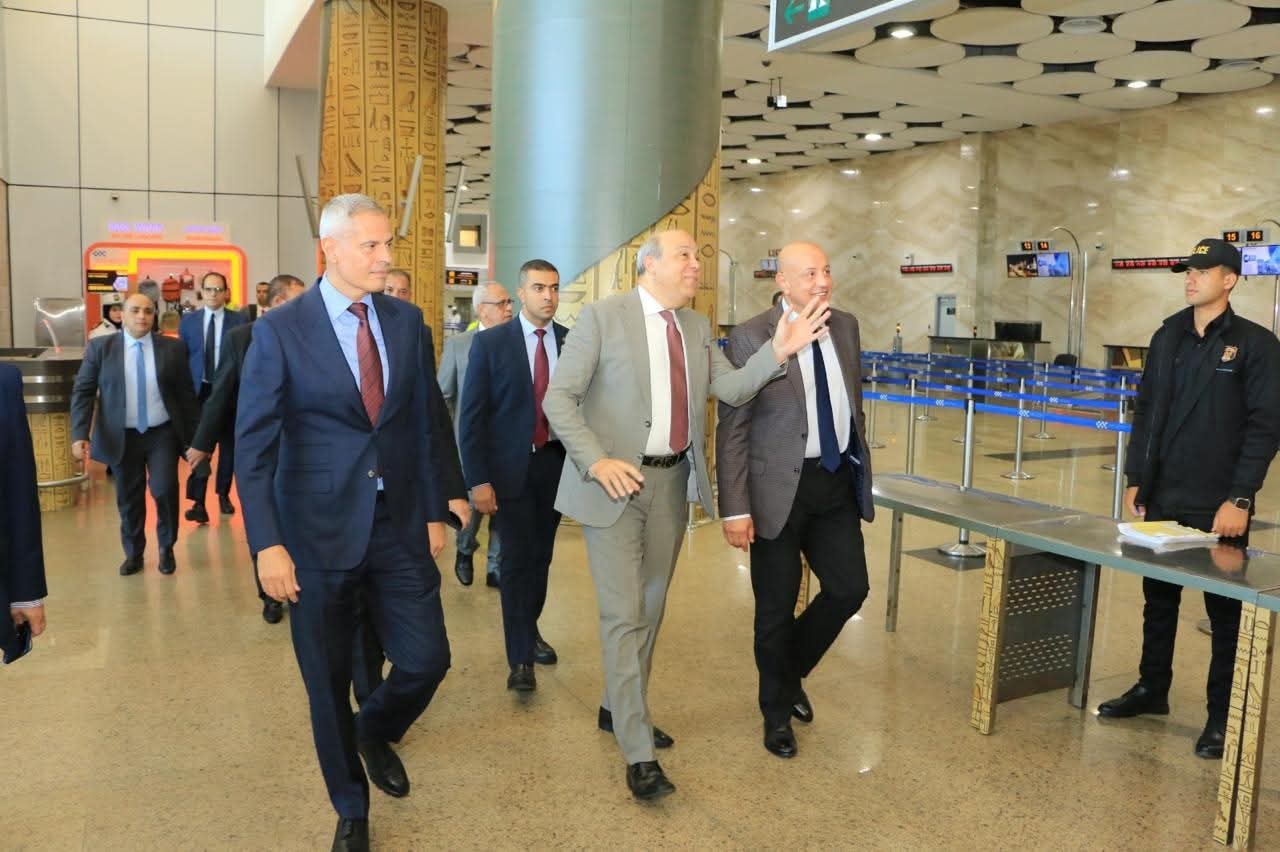 استعدادًا لافتتاح المتحف المصري الكبير... وزارة الطيران المدني تنظم جولة تفقدية لمحرري شؤون قطاع الطيران بمطار سفنكس الدولي