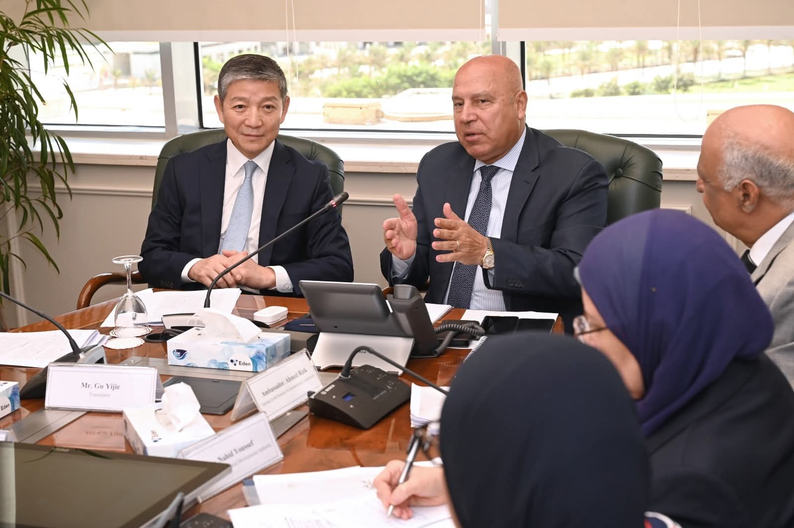 نائب رئيس مجلس الوزراء للتنمية الصناعية وزير الصناعة والنقل يعقد اجتماعًا مع السفير الصيني لبحث مشروعات التعاون المشترك وتعزيز الاستثمارات المستقبلية في مجالي الصناعة والنقل