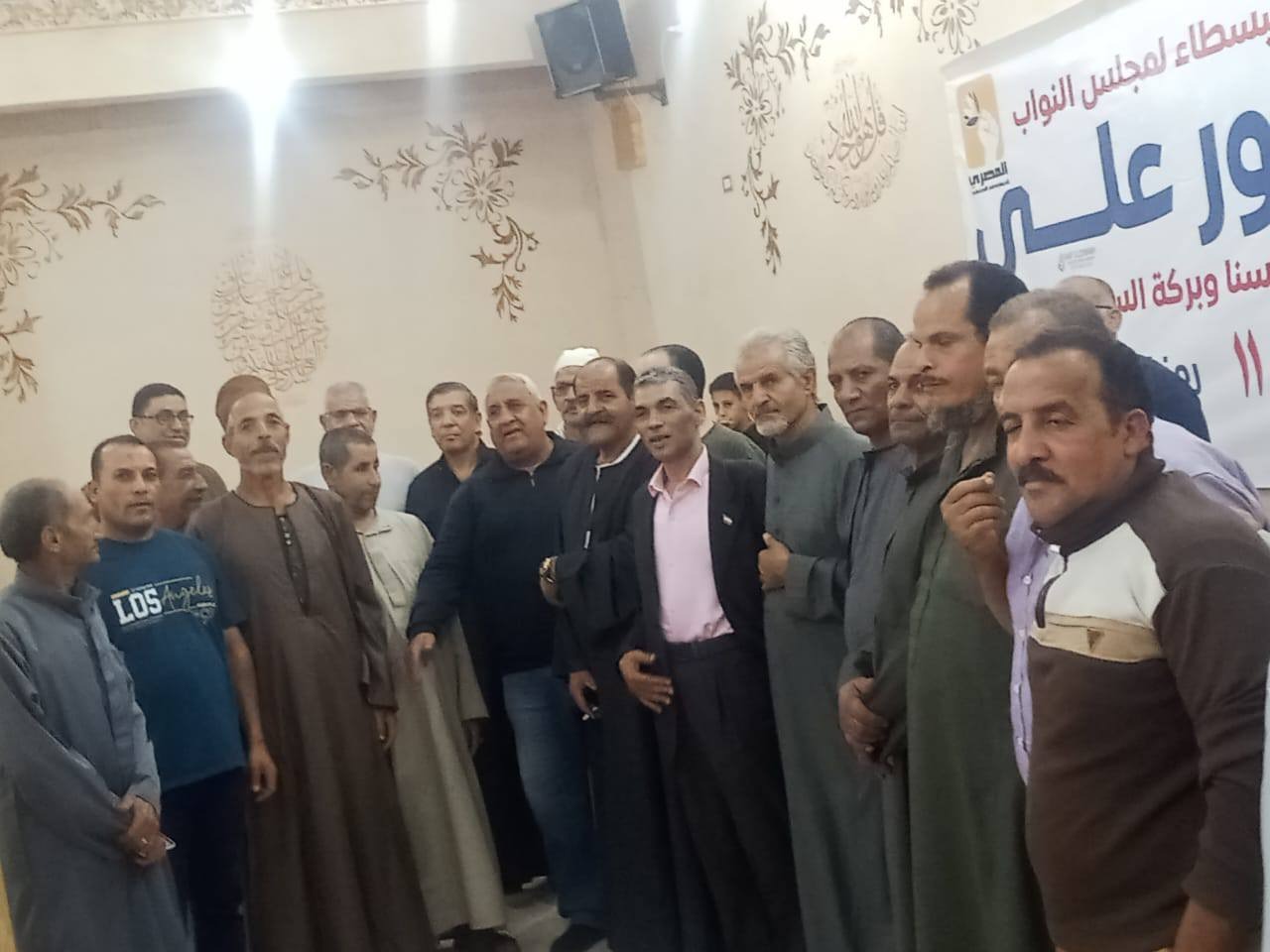 بحفاوة استقبال .. أنور علي يواصل جولاته الميدانية ضمن حملته الانتخابية