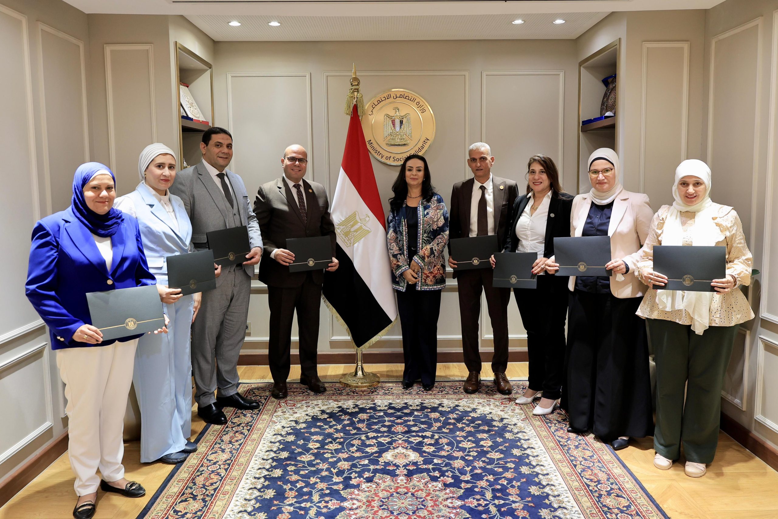 وزيرة التضامن الاجتماعي تكرم الإدارة العامة لرعاية المسنين بالوزارة