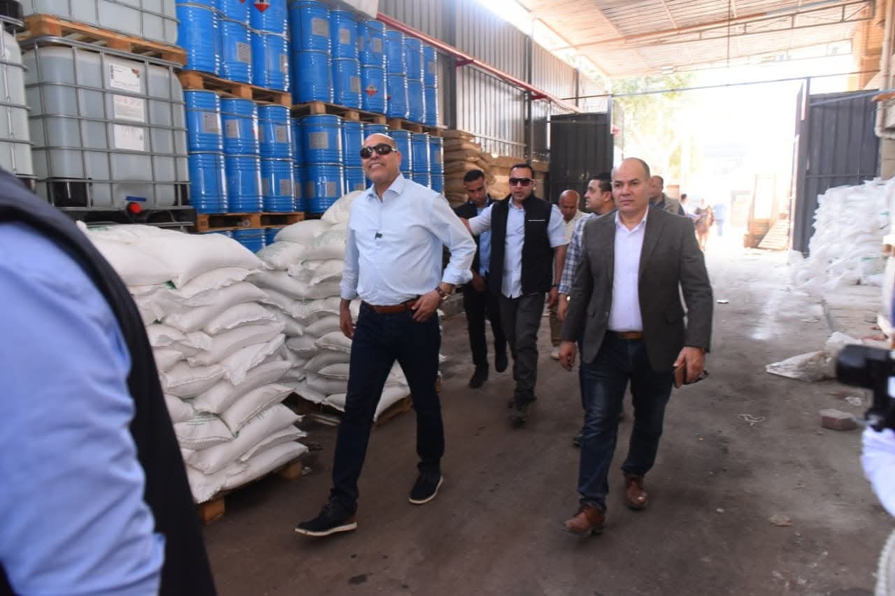 وزير العمل التفتيش على 100 منشأة ..67 محضرًا ضد منشآت لم تلتزم بتطبيق الحد الأدنى للأجور بالعاشر من رمضان