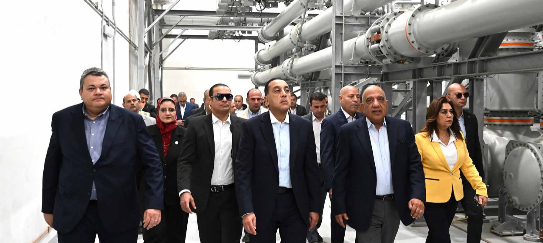 رئيس الوزراء يتابع التشغيل التجريبي لمحطة الربط الكهربائي المصري السعودي العملاقة بمدينة بدر
