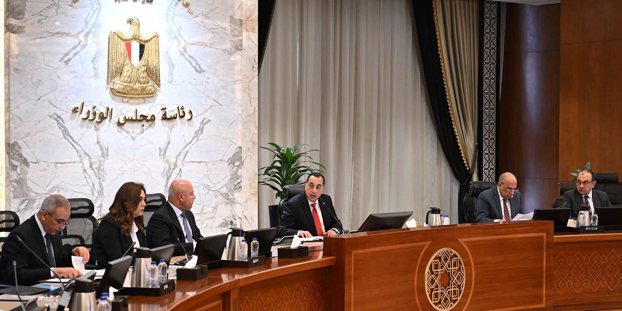 الحكومة تُقر بيع أراضٍ بالدولار وتُحدّث منظومة الصادرات والواردات وتدعم مهرجان القاهرة السينمائي