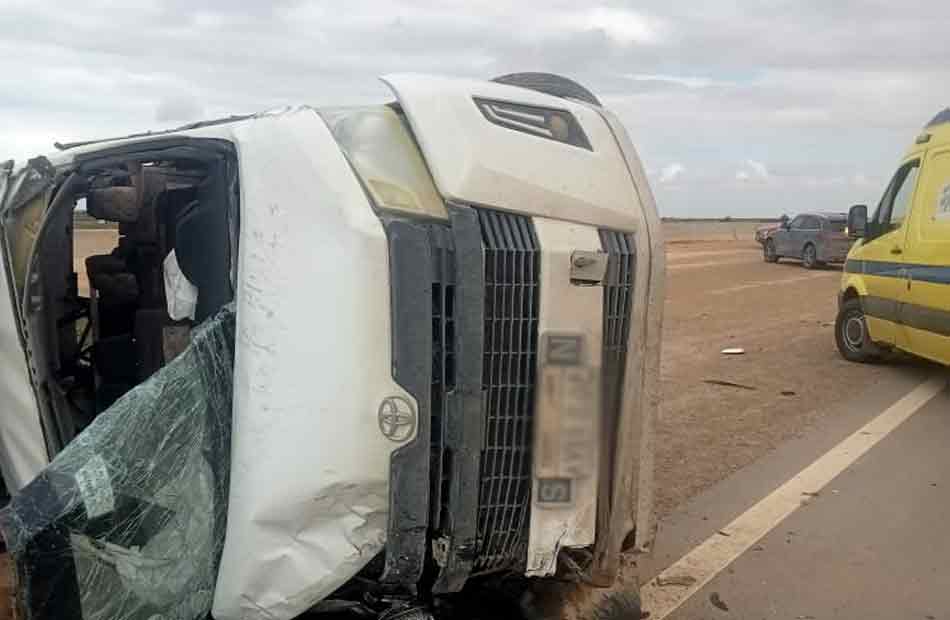 إصابة 6 أشخاص في حادث انقلاب سيارة ميكروباص بأكتوبر