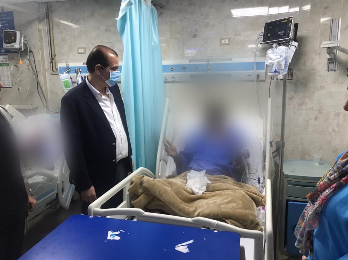 نائب وزير الصحة يضبط مخالفات ويُكافئ المتميزين في منشآت الشروق