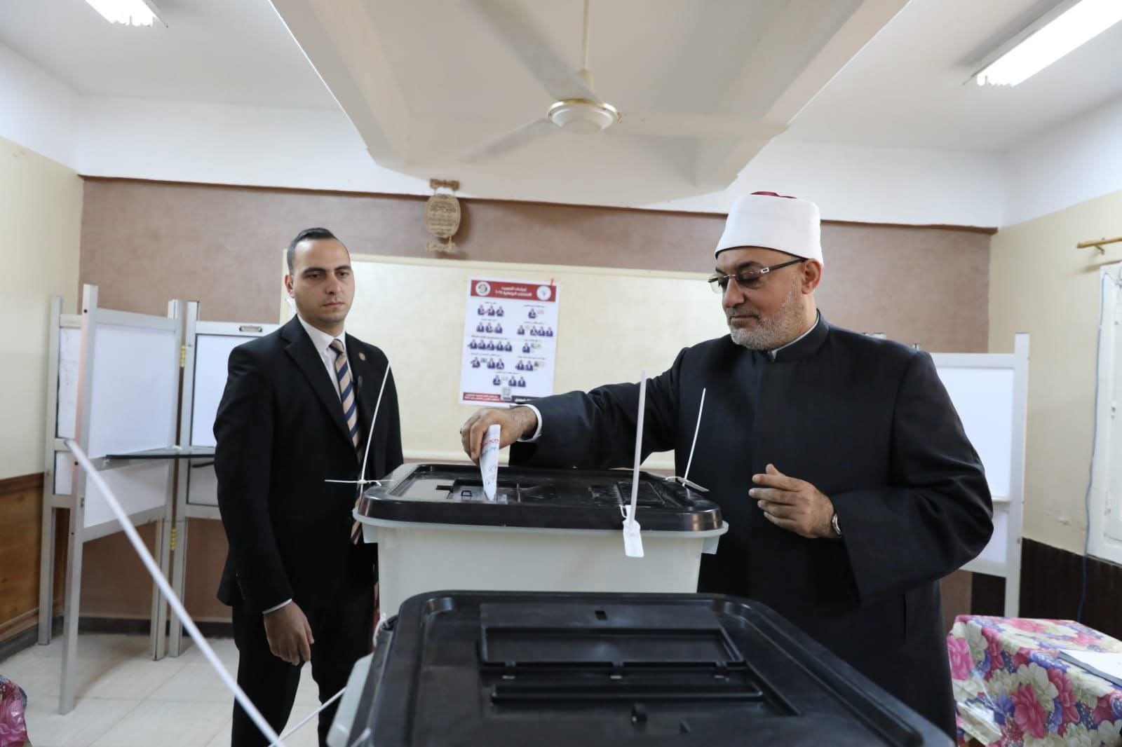 مفتي الجمهورية يُدلي بصوته في انتخابات مجلس النواب لعام 2025