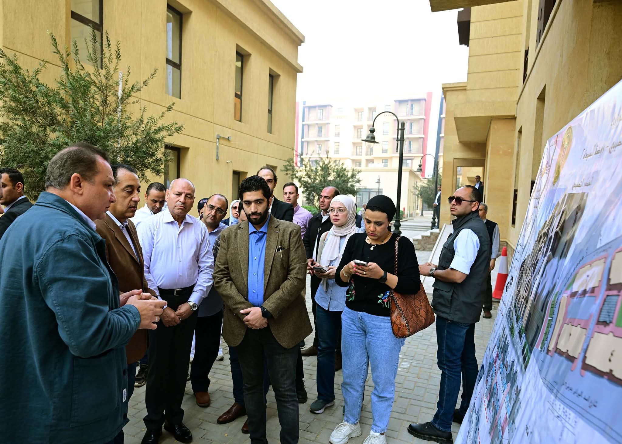 رئيس الوزراء يتفقد مشروع "روضة السيدة-2" للسكن البديل بمنطقة الطيبي بالسيدة زينب