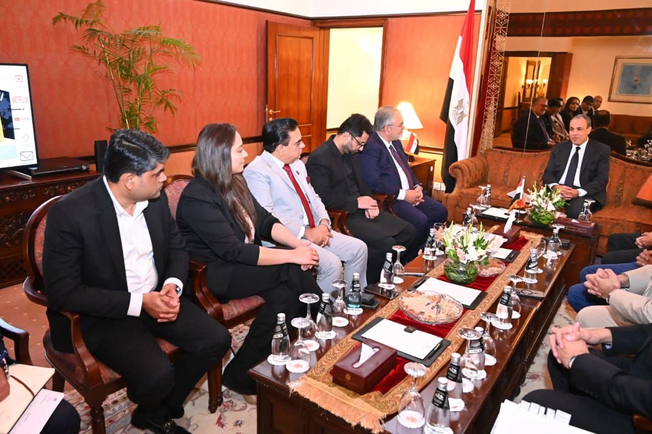 وزير الخارجية يلتقي قيادات غرف التجارة والصناعة ومسؤولي كبرى الشركات الباكستانية
