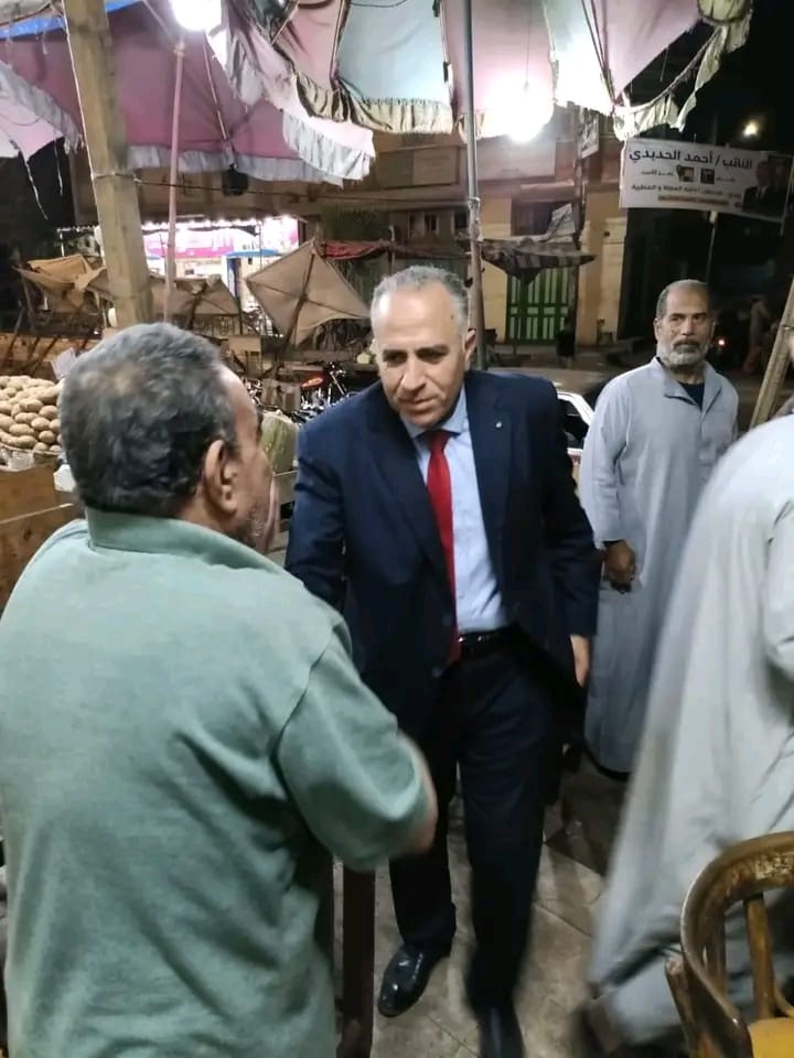 محمد العتماني يواصل جولاته الميدانية بالمنزلة وسط استقبال حافل من الأهالي