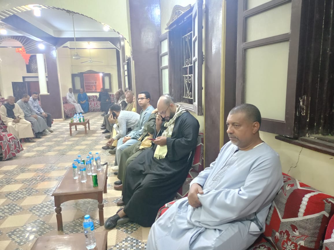 رائف عبد الفتاح يستكمل جولاته الميدانية بزيارة عائلة "الملالخية" بقرية "هو" بنجع حمادي