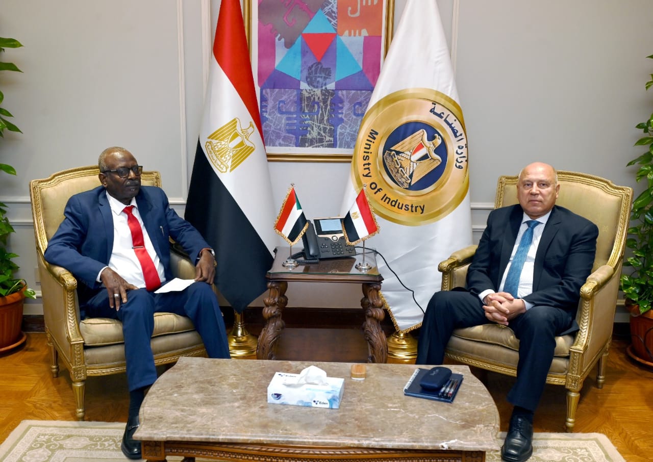 وزير الصناعة والنقل يلتقي نظيره السودانى لبحث سبل تعزيز التعاون المشترك في مجالات النقل المختلفة