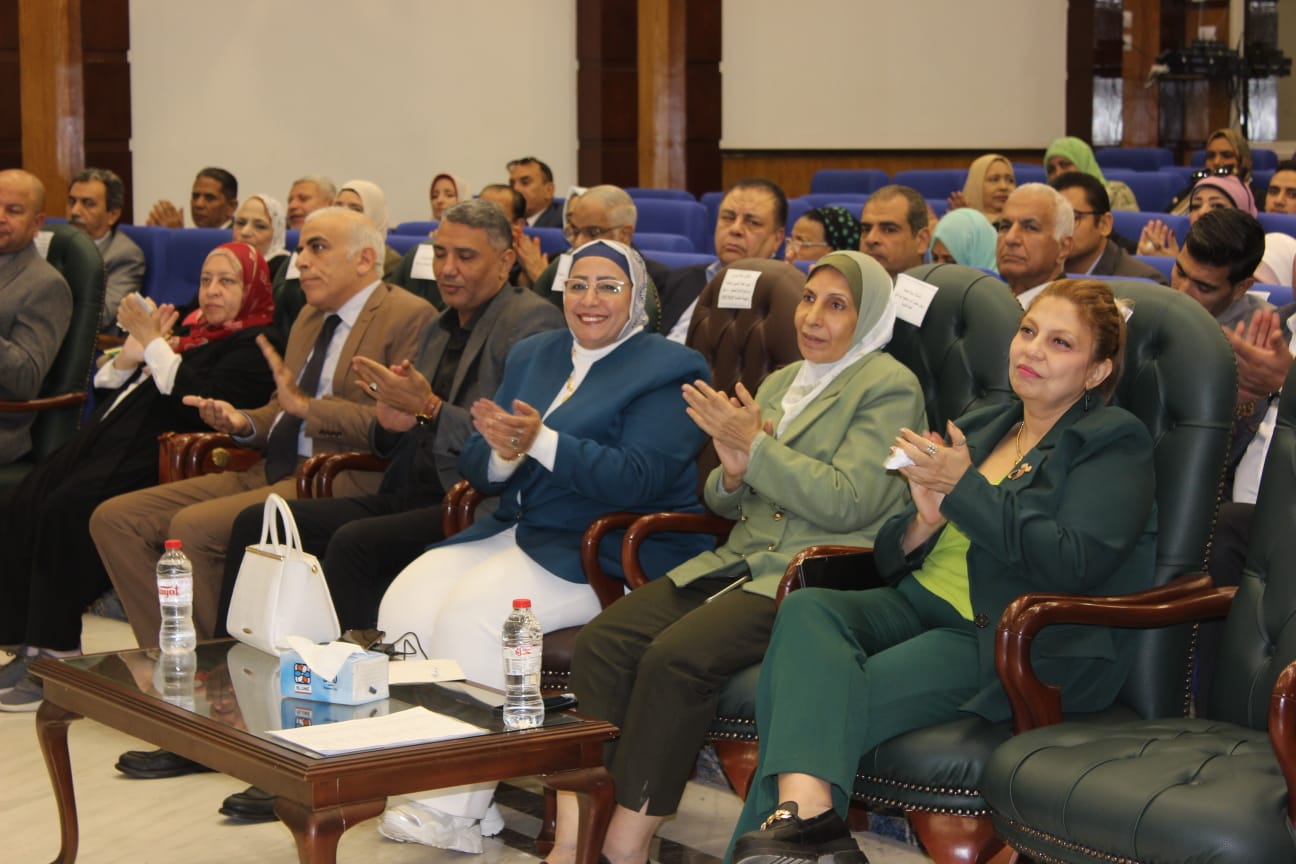 المديرة التنفيذية لصندوق دعم الصناعات الريفية والبيئية تشهد المؤتمر الختامي لمشروع “استخدام الطاقة الشمسية في الصناعة لمواجهة التغيرات المناخية”