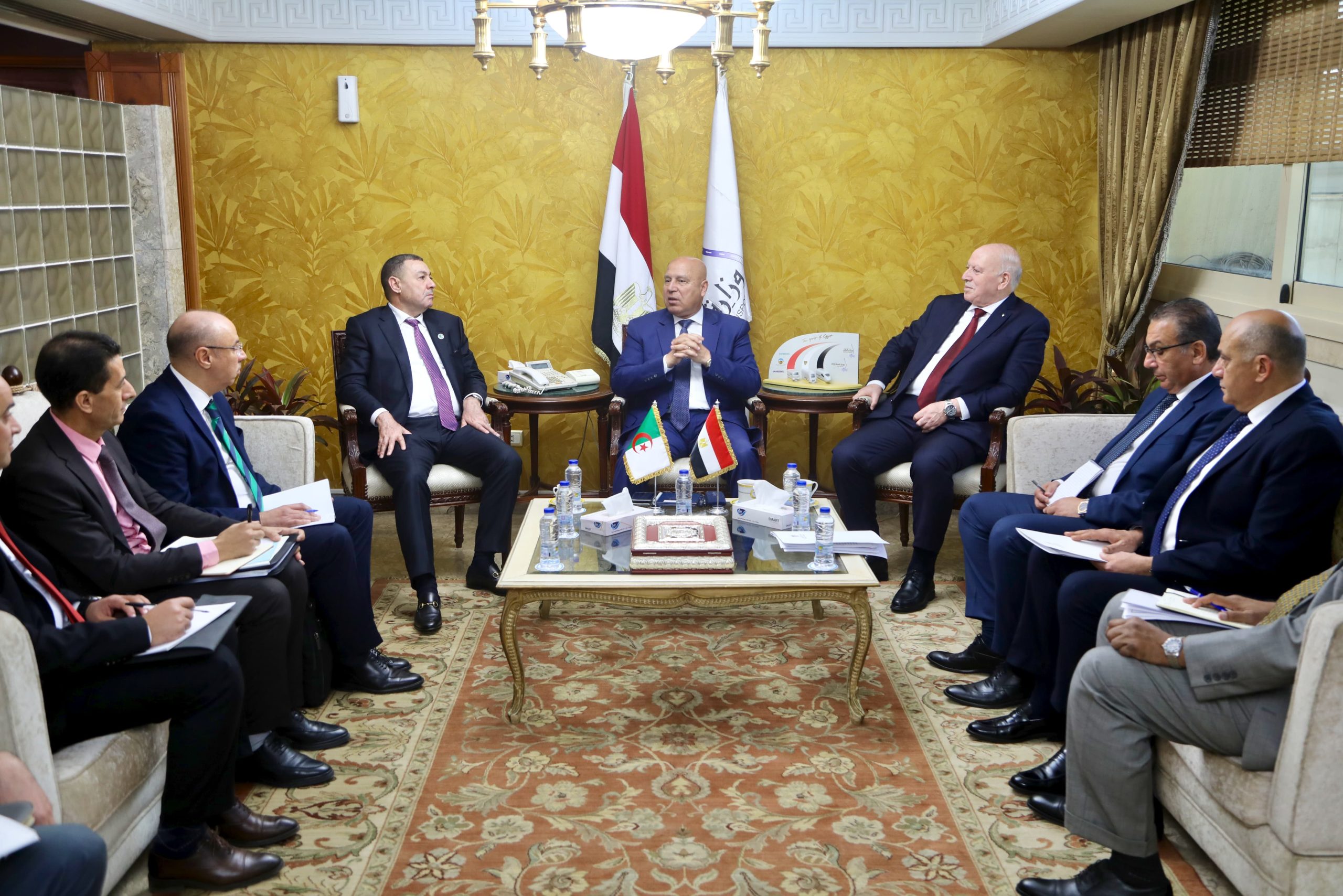 وزير الصناعة والنقل يبحث مع وزيري الصناعة والداخلية والنقل الجزائريين تدعيم التعاون بين البلدين