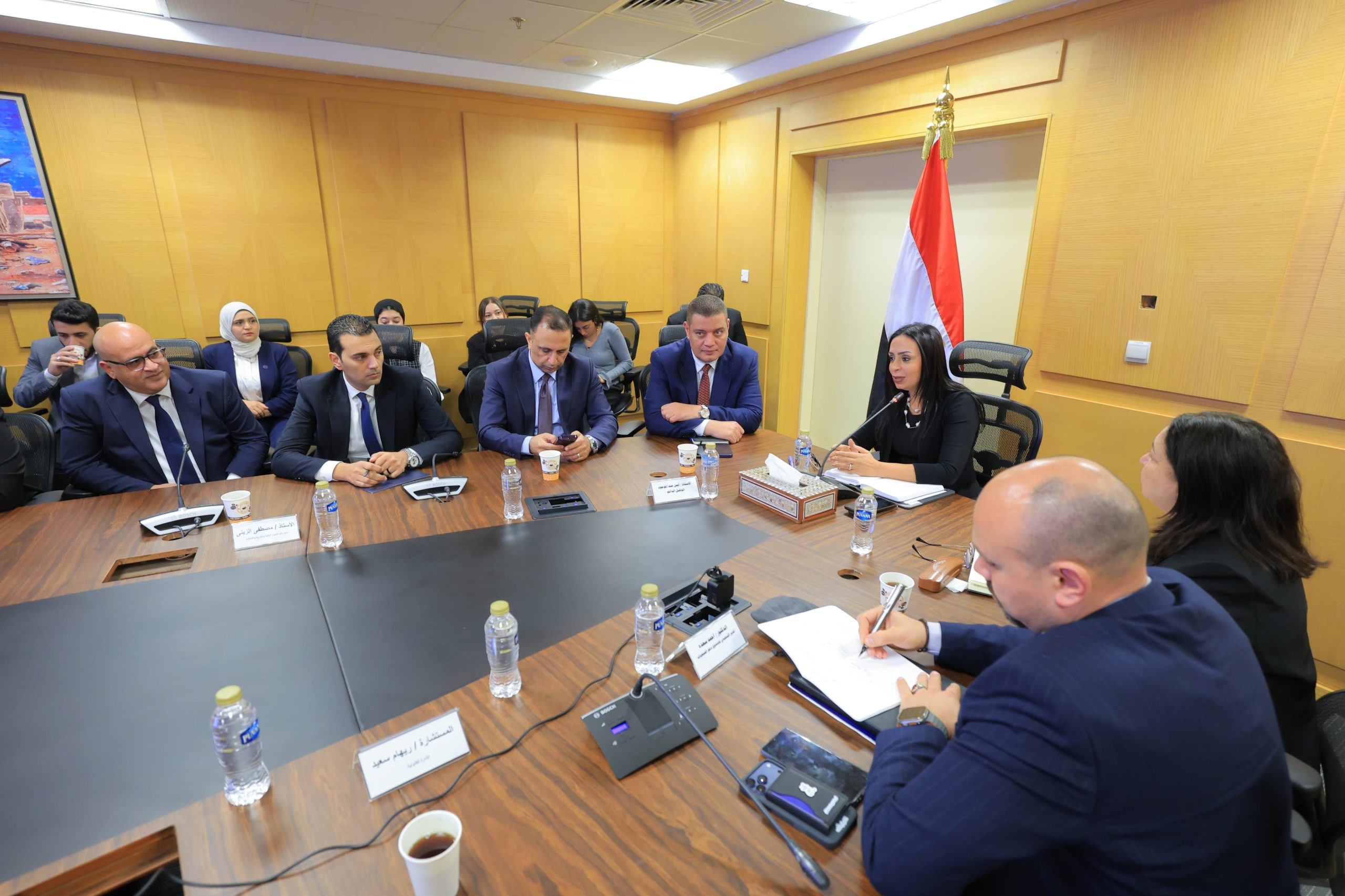 وزيرة التضامن الاجتماعي تلتقي فريق عمل صندوق دعم مشروعات الجمعيات والمؤسسات الأهلية