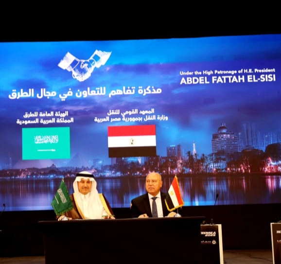 وزير الصناعة والنقل  نظيرة  السعودي يوقعان مذكرة تفاهم لتبادل الخبرات في مجال الطرق