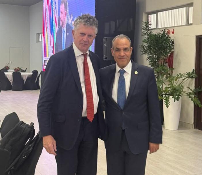 وزير الخارجية يلتقي مع مستشار الأمن القومي البريطاني